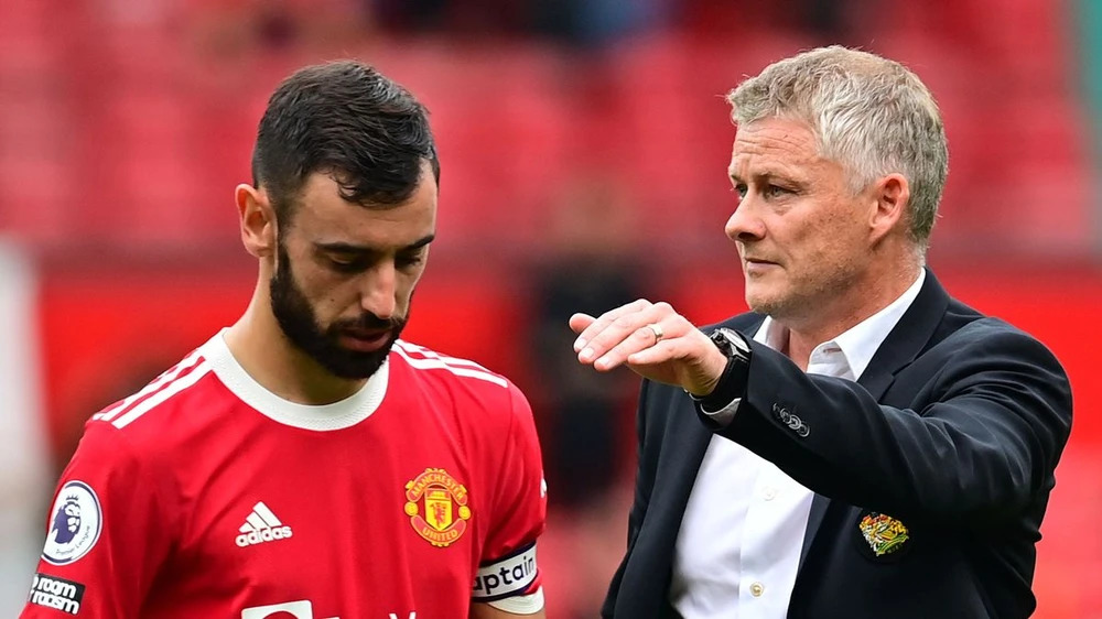 Đội trưởng Bruno Fernandes (số 8) liệu có trở thành vị cứu tinh cho Manchester United ở lượt về ?