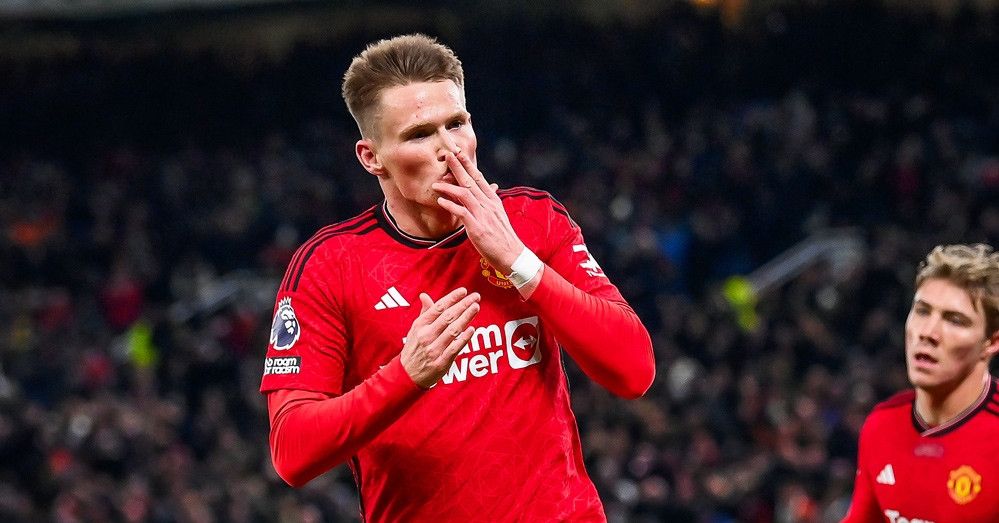 Scott McTominay lập cú đúp trong trận thắng Chelsea